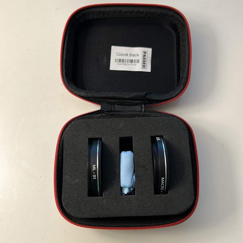 SeaTouch 2 Pro with wide angle lens, macro lens, red filter, and lens adapter - Picture 15 of 16